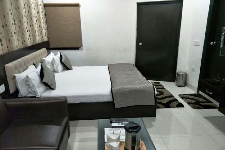 Room 11 of 24