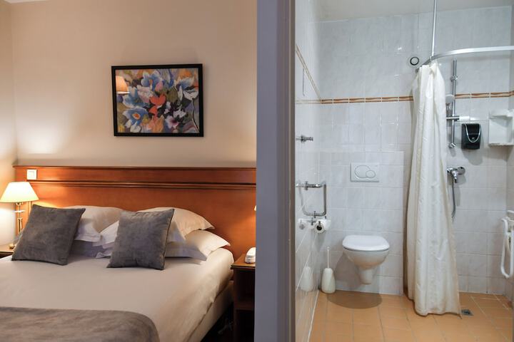 Room 37 of 42