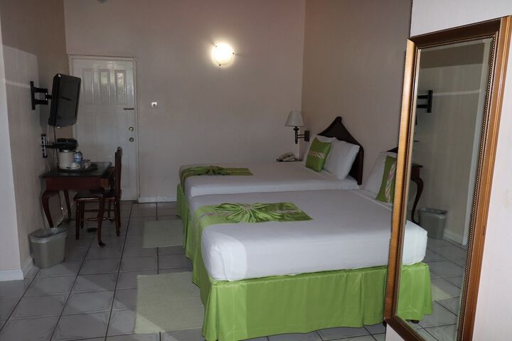 Room 5 of 89
