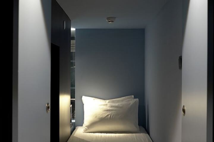 Room 6 of 13