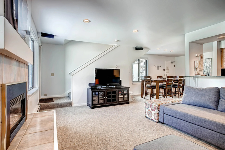 Room 4 of 20