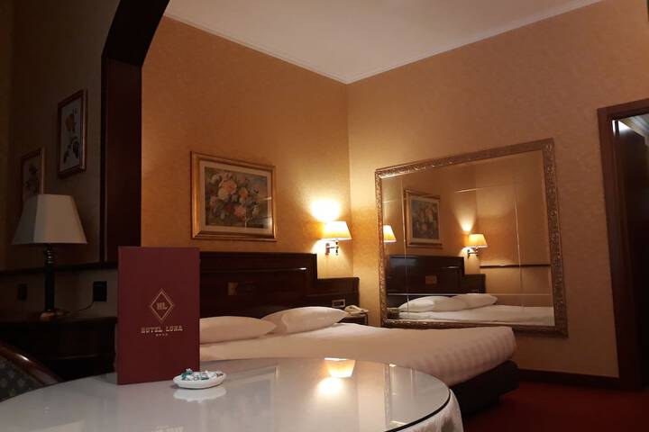 Room 3 of 28