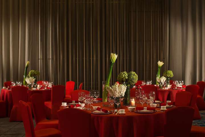 Ballroom/Hall 74 of 96