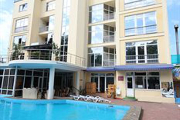 Yanais Hotel