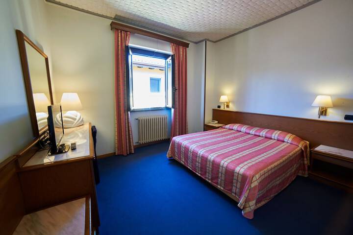 Room 15 of 34