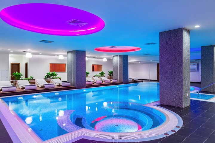 Pool 80 of 160
