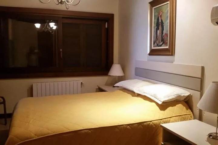 Room 2 of 11