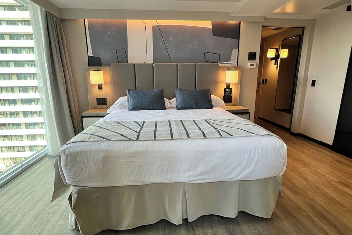 Room 10 of 30