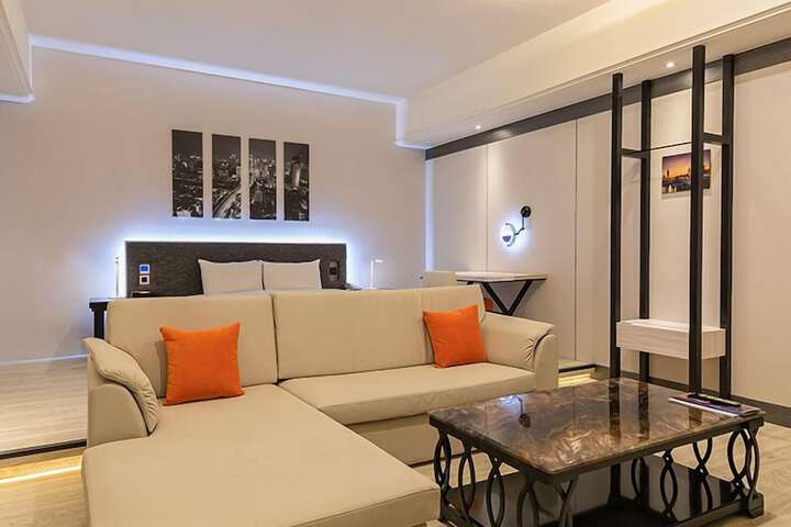 Room 98 of 216