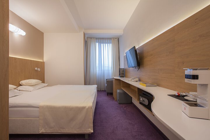Room 15 of 58