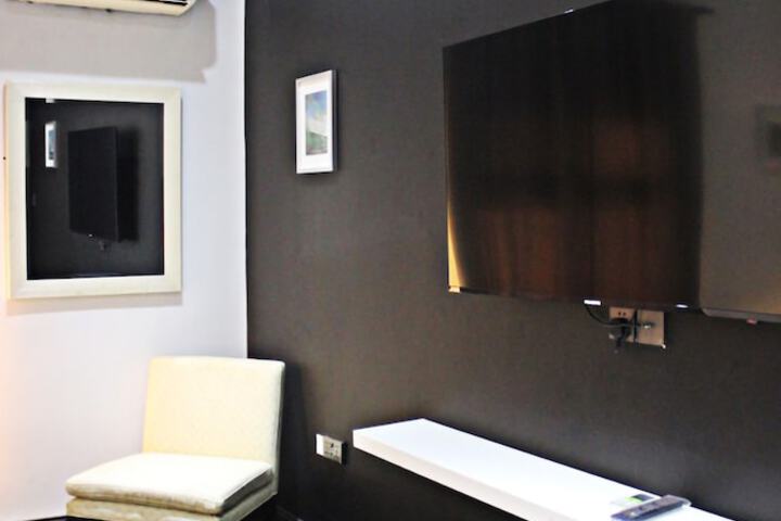 Room 5 of 68