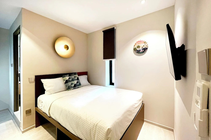 Room 4 of 18