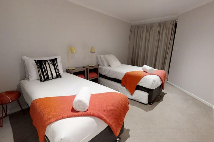 Room 25 of 166