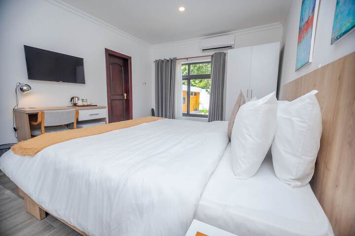 Room 10 of 90