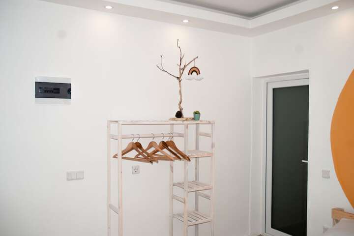Room 6 of 37