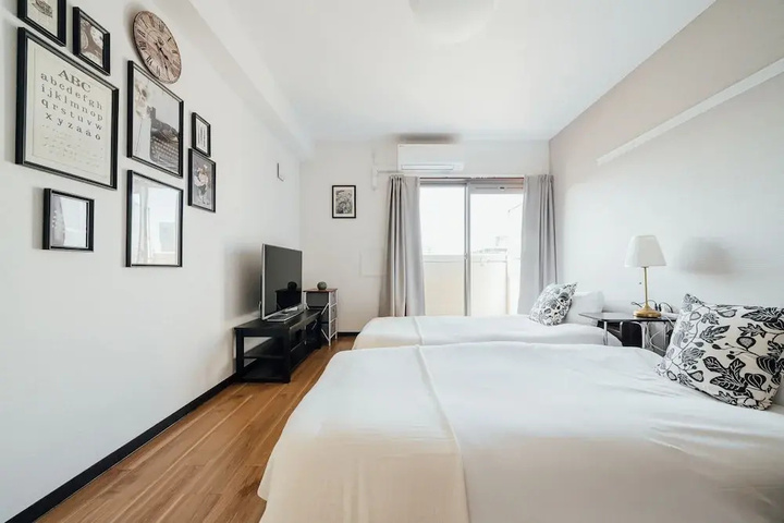Room 3 of 16