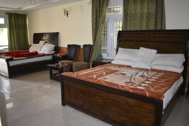 Room 4 of 13