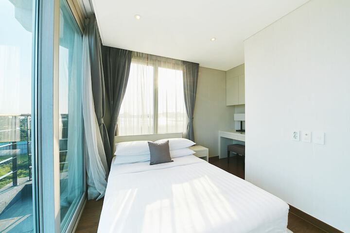 Room 14 of 107