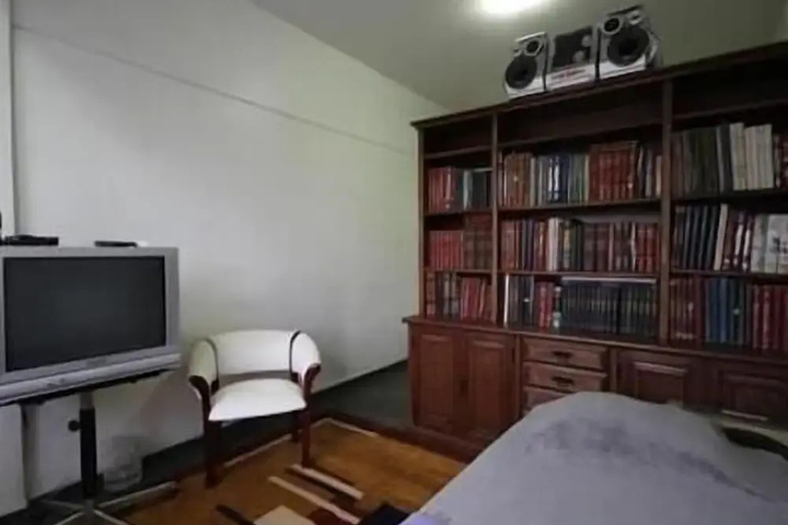 Room 4 of 12