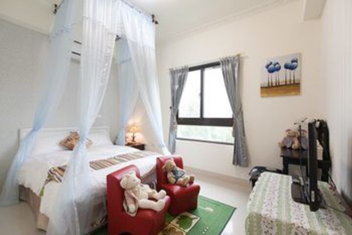 Room 10 of 15