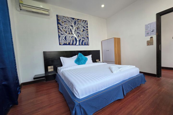 Room 6 of 22