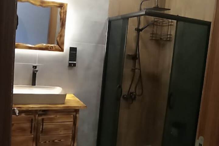 Room 12 of 17
