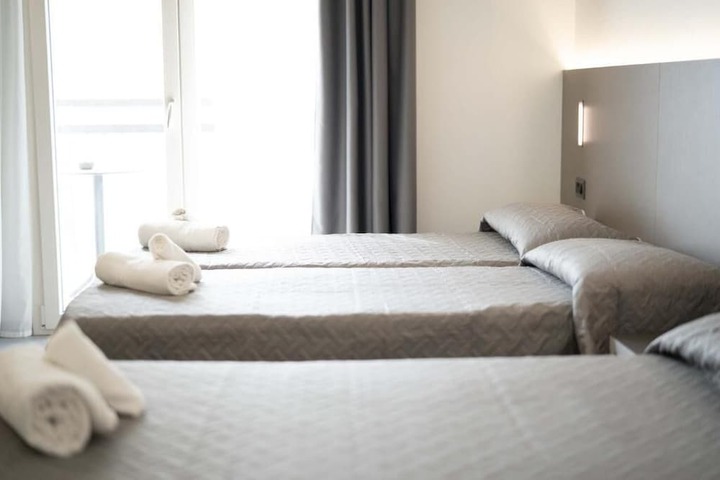 Room 4 of 61