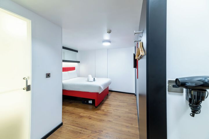 Room 51 of 100