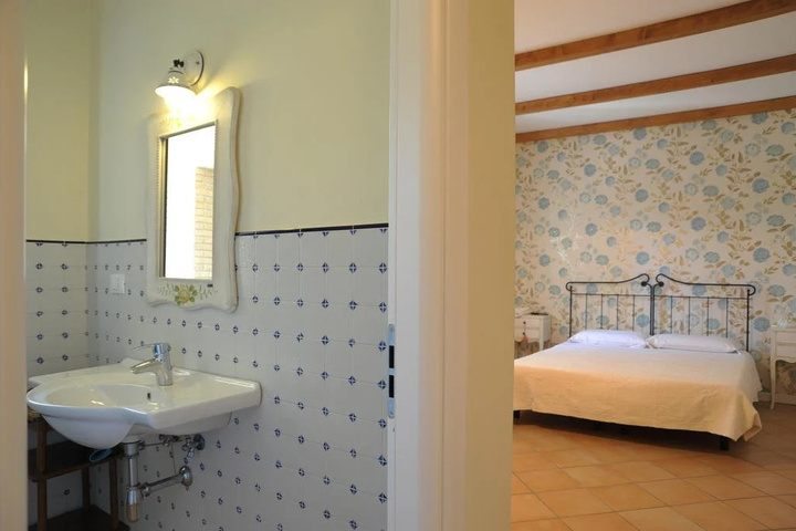 Room 6 of 20