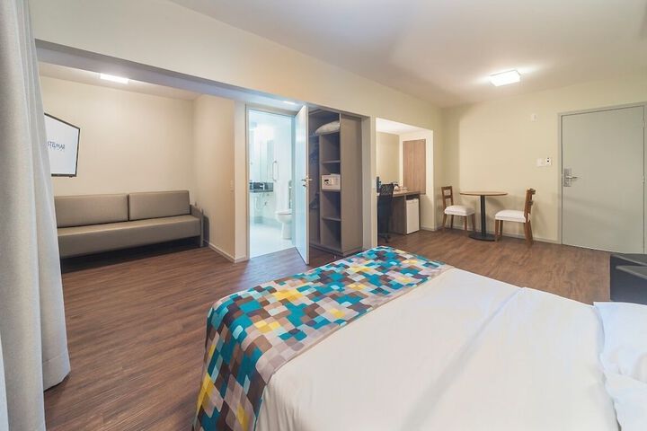 Room 105 of 162