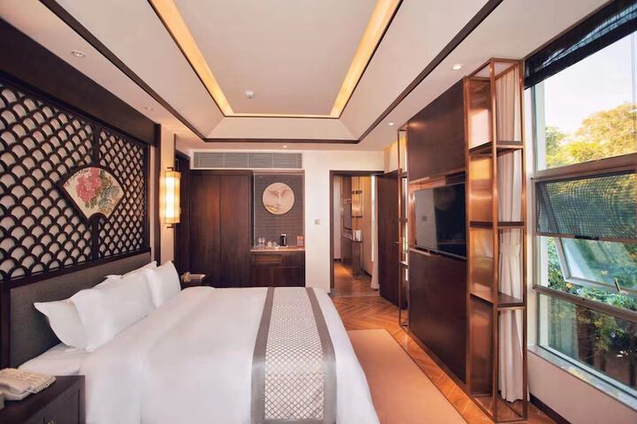 Room 18 of 46