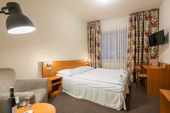 Room 9 of 43