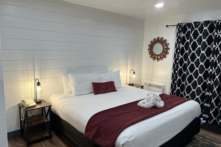 1 King Bed (14 of 28)