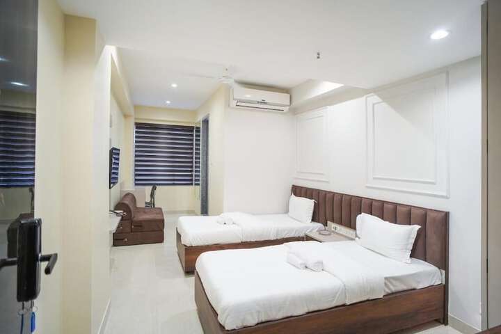 Room 10 of 24
