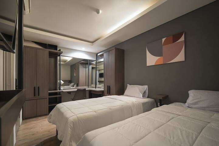 Room 9 of 20