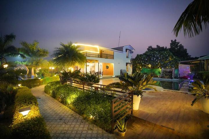 Taj Royal Farm in Noida