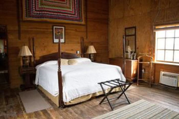 Room 4 of 8