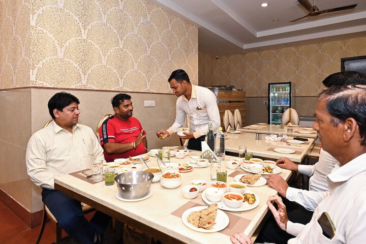 Dining 37 of 49