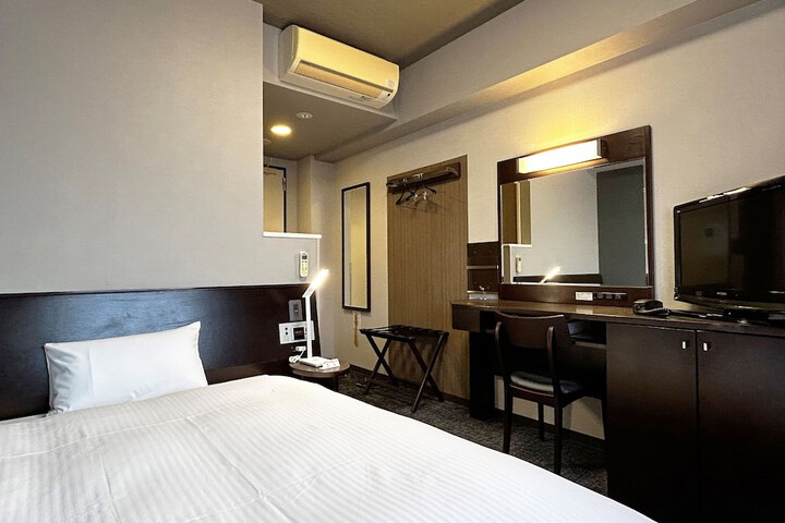 Room 3 of 26