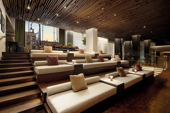 Lounge 58 of 64