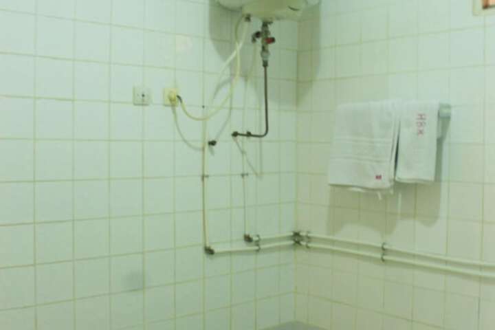 Room 8 of 14