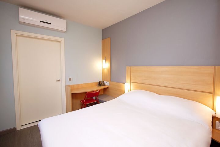Room 3 of 34