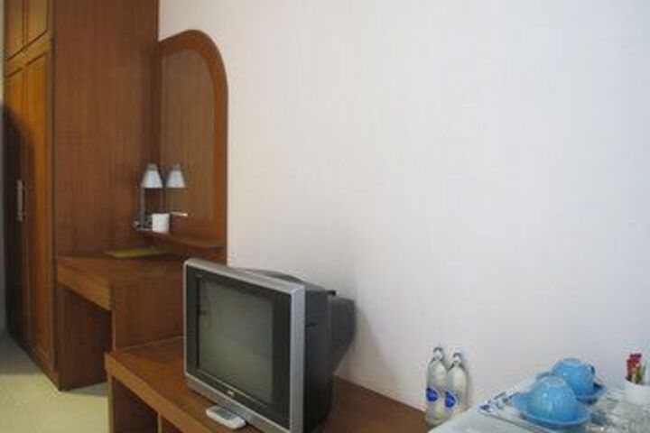 Room 12 of 24
