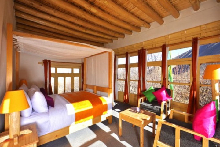 Woody Vu Stok House