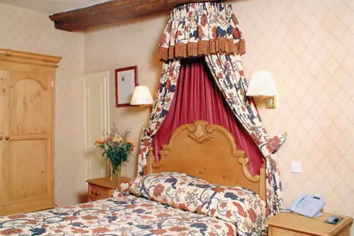 Room 10 of 37