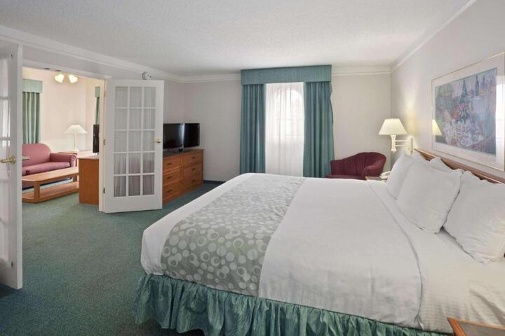 1 King Bed Accessible (4 of 12)