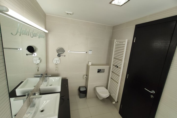 Room 60 of 143