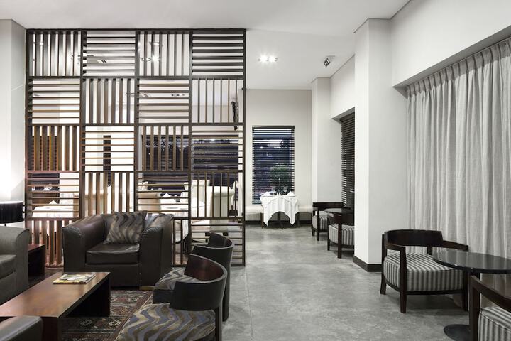 Entrance & Lobby