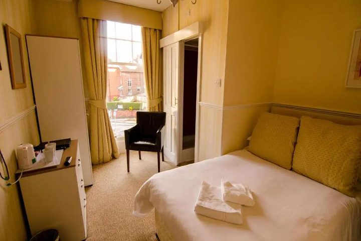 Room 2 of 11