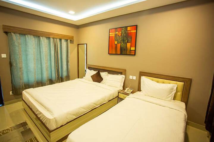 Room 8 of 11
